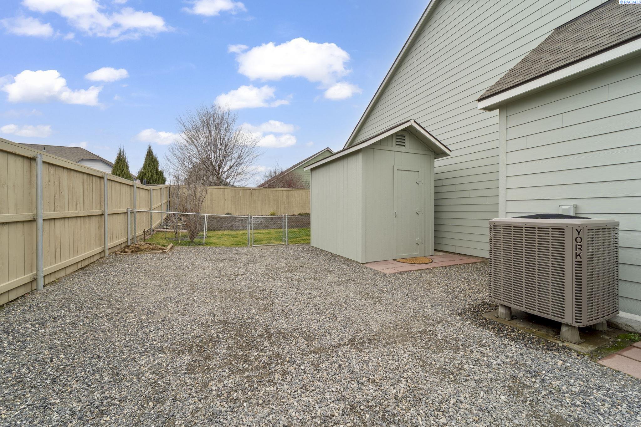 6102 Westmoreland Ln