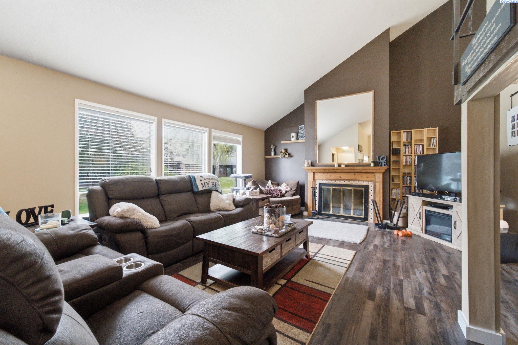 42514 W Klamath Ave, Apt A5