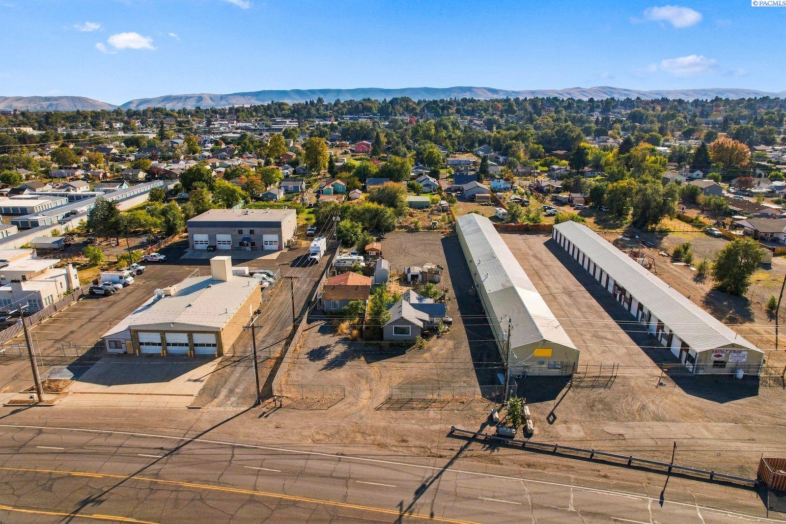 2204 Fruitvale Blvd