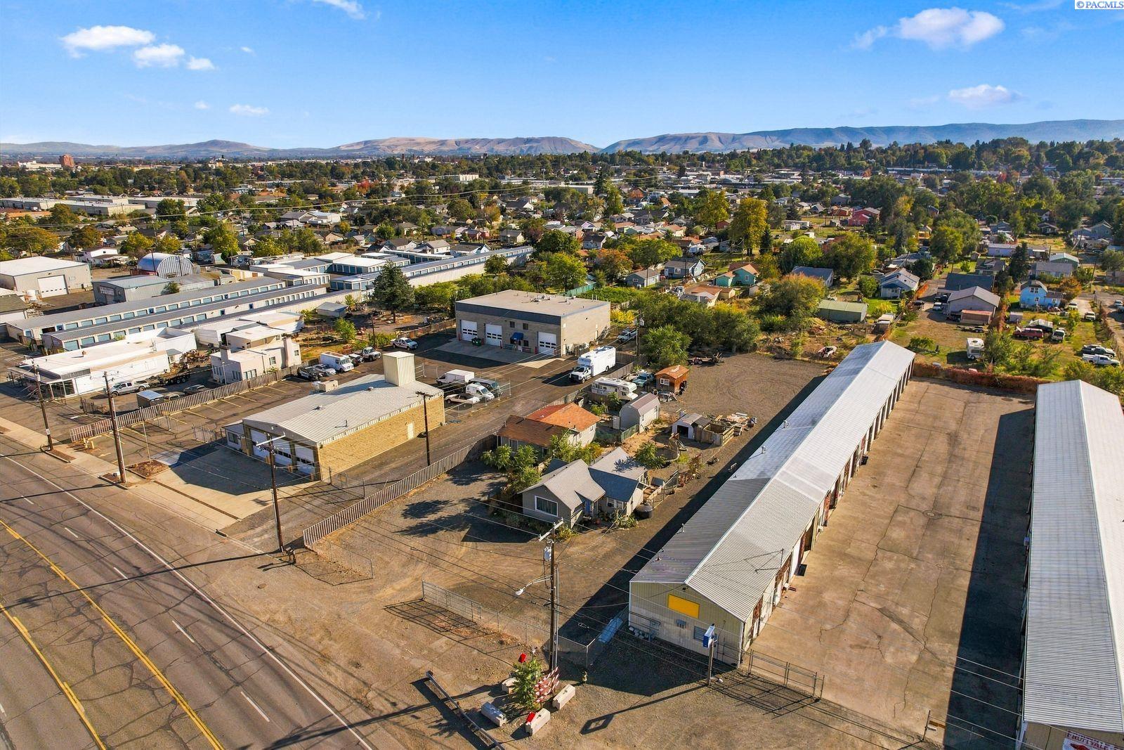2204 Fruitvale Blvd