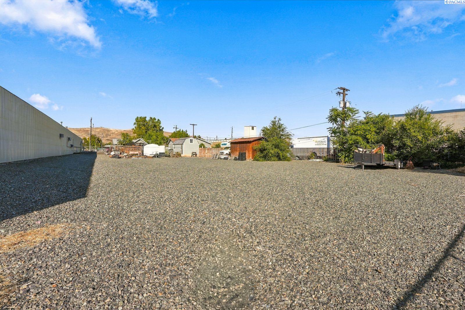 2204 Fruitvale Blvd