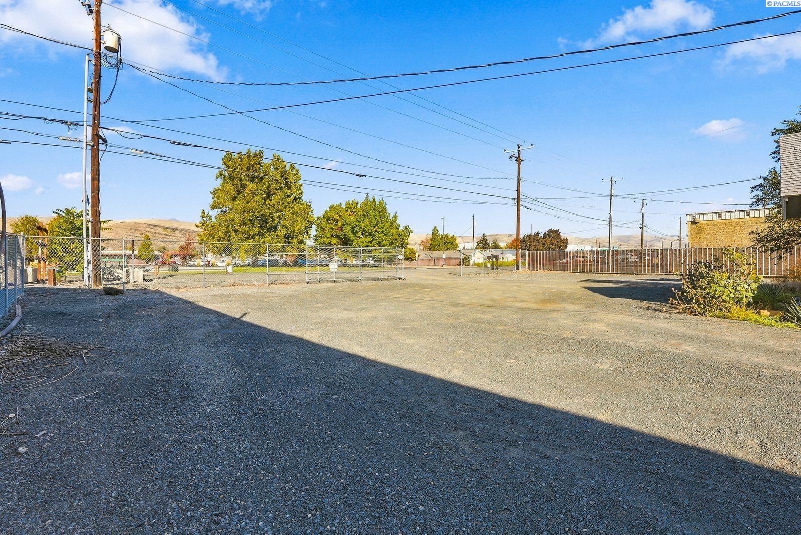 2204 Fruitvale Blvd