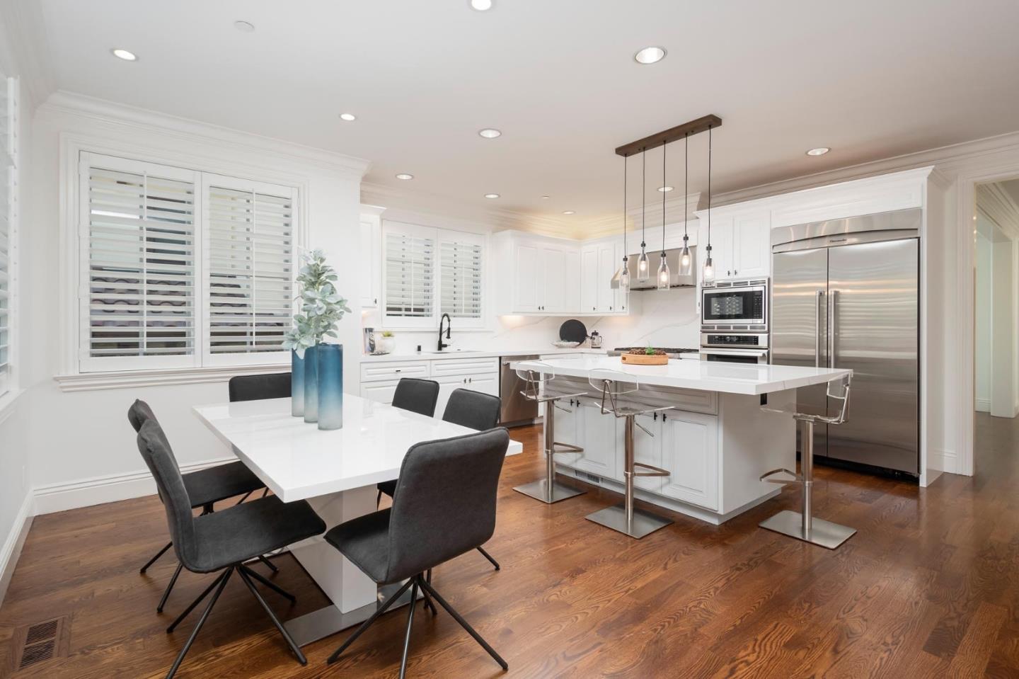 2112 Roosevelt AVE