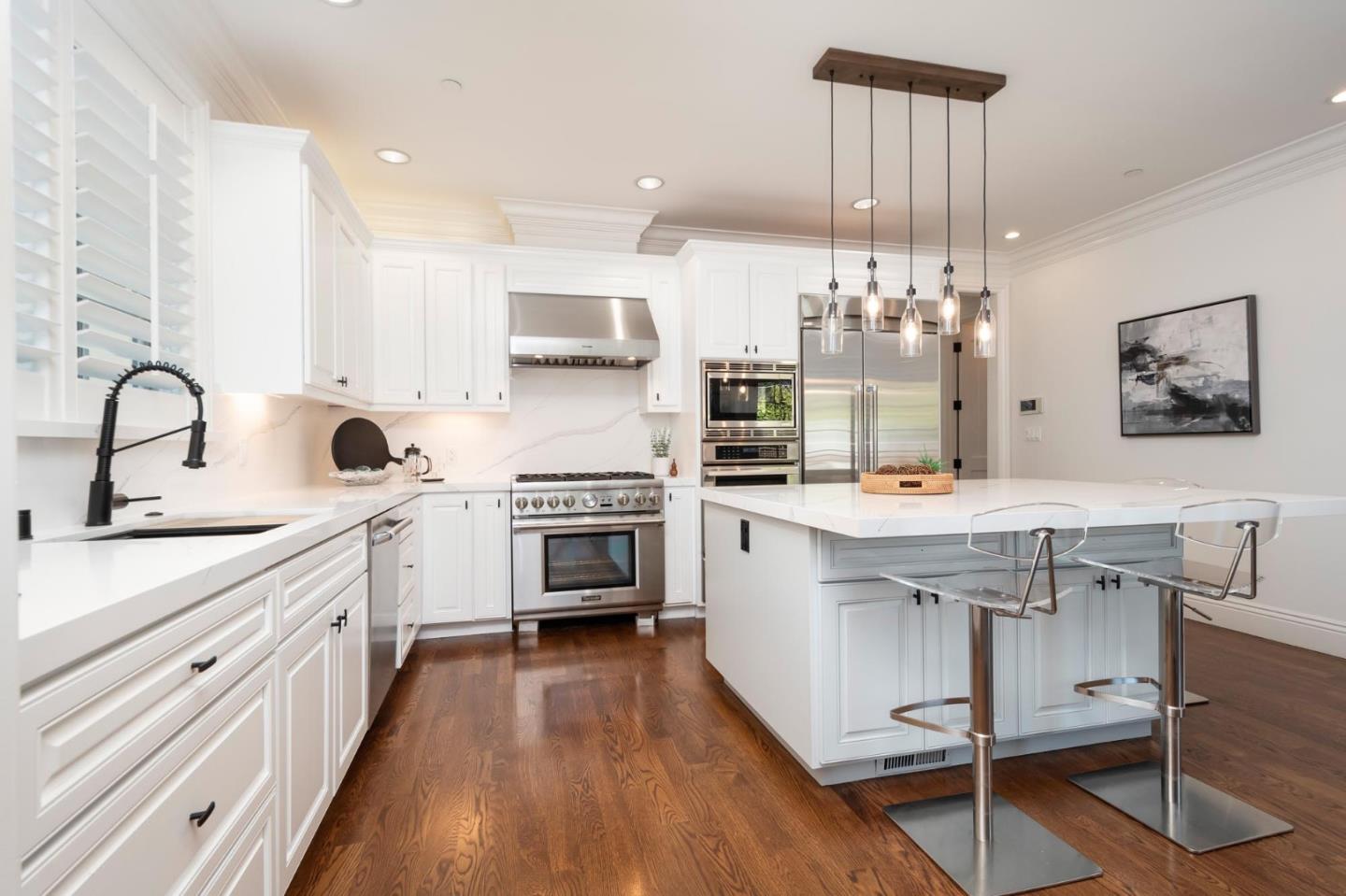 2112 Roosevelt AVE