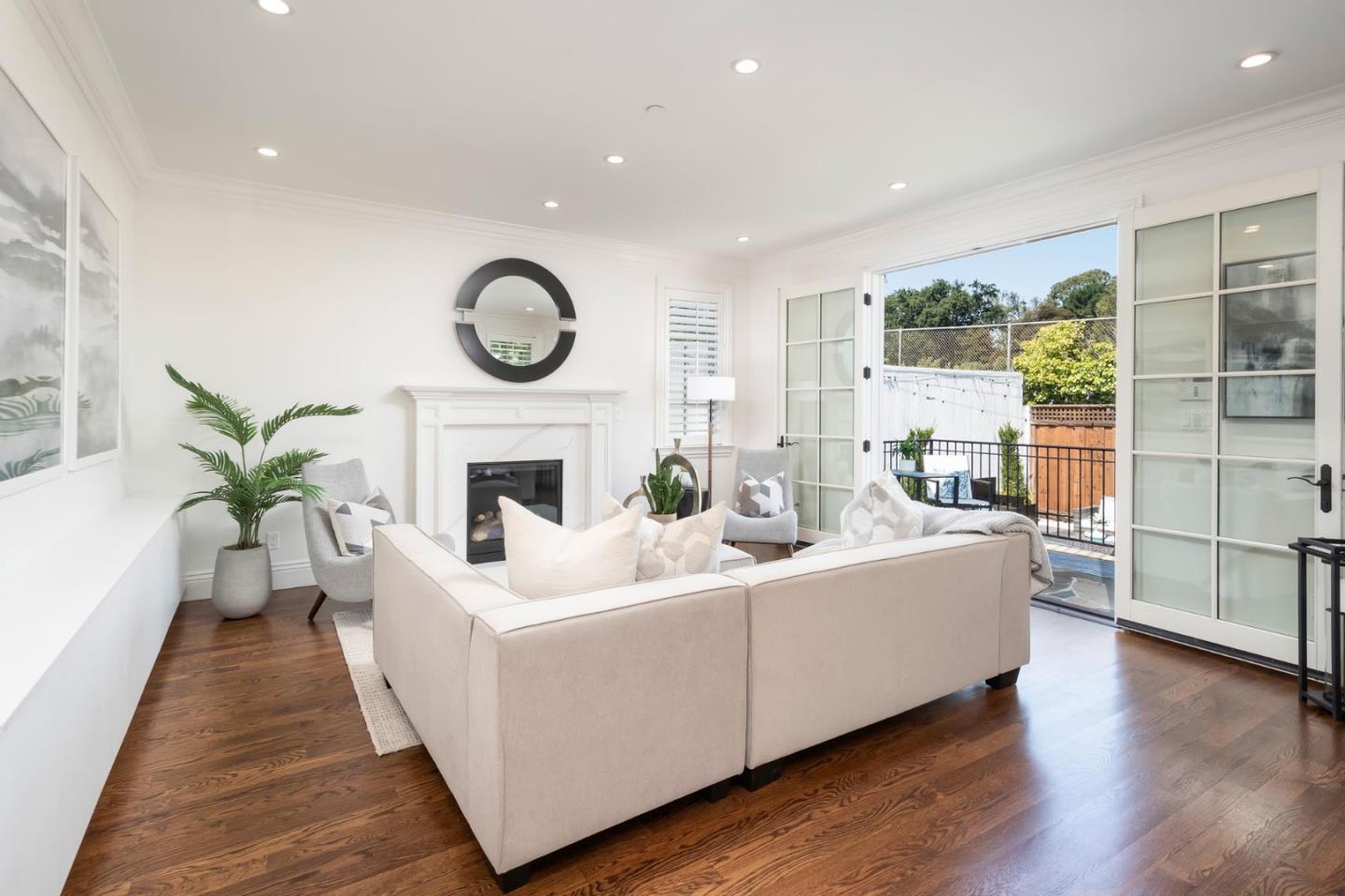 2112 Roosevelt AVE