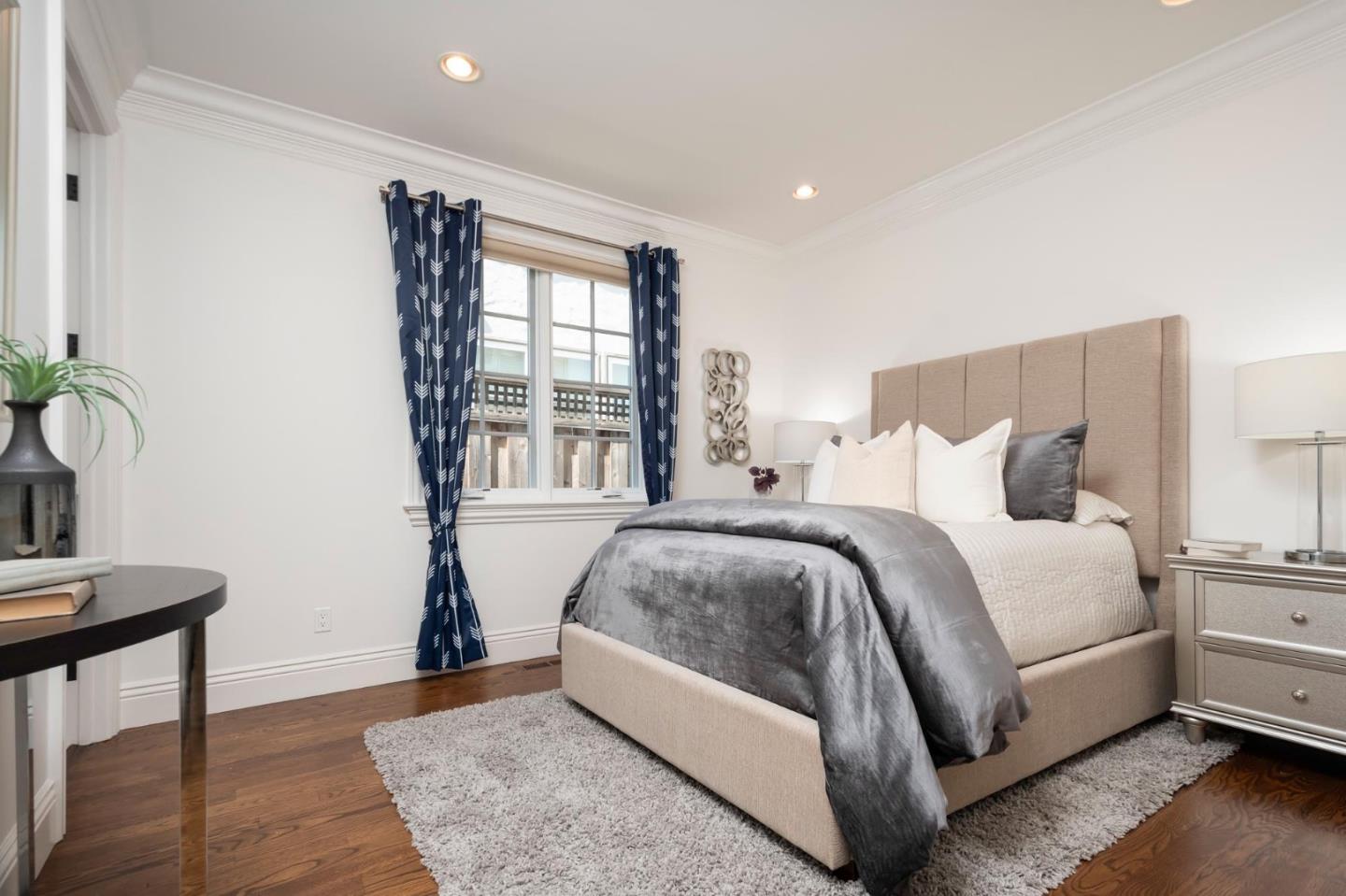 2112 Roosevelt AVE