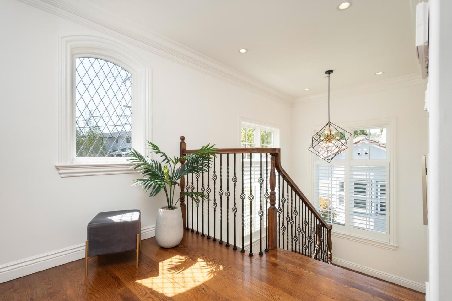 2112 Roosevelt AVE