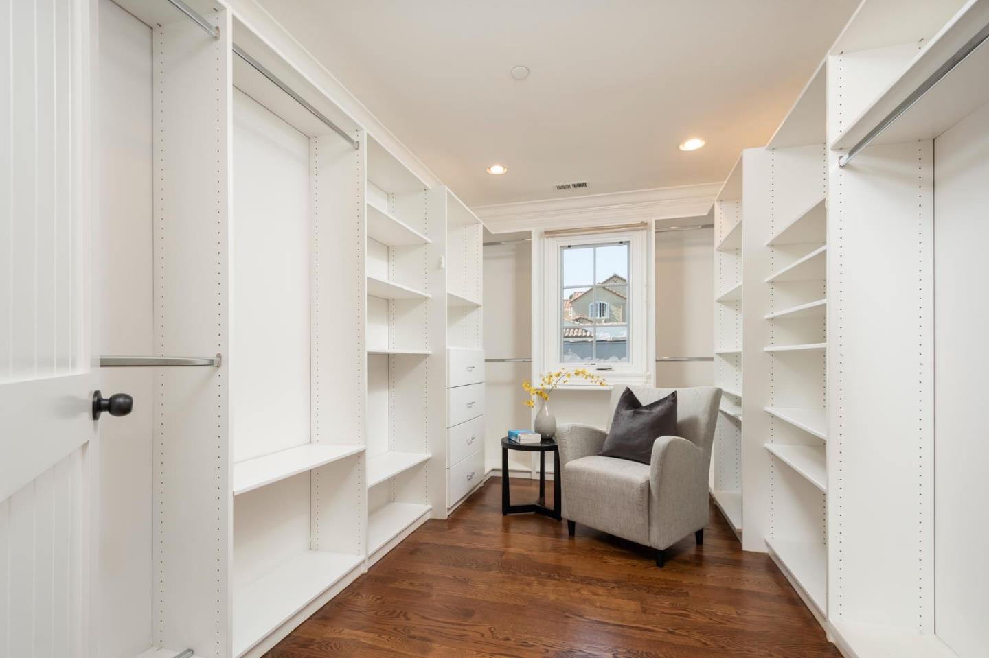 2112 Roosevelt AVE