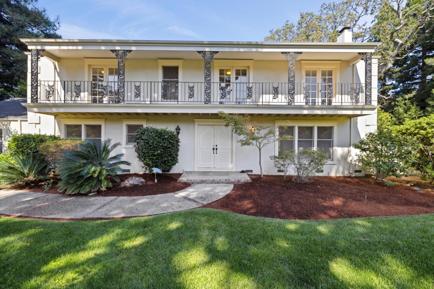 243 Selby LN