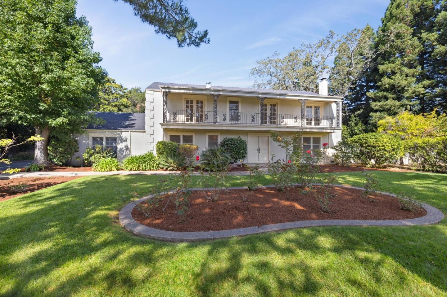243 Selby LN