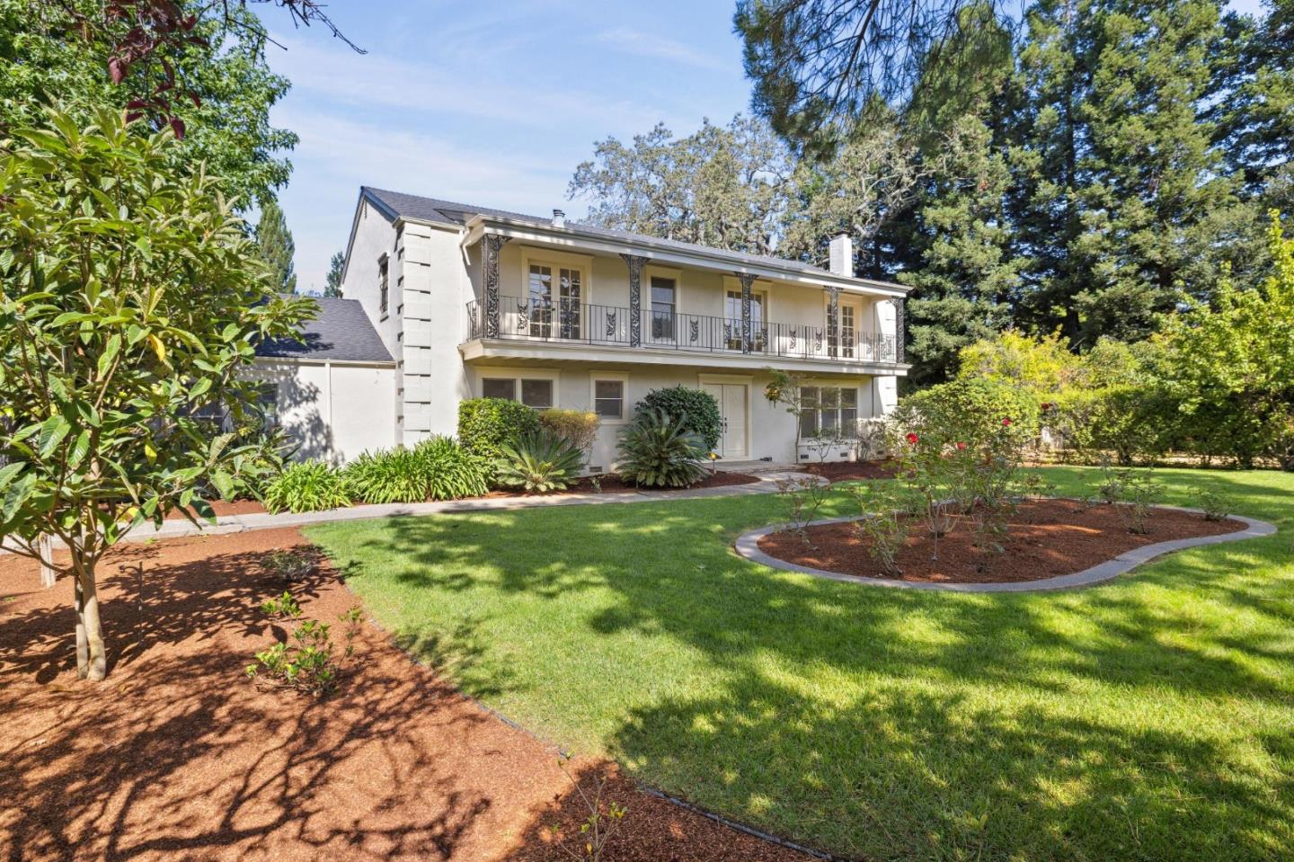 243 Selby LN