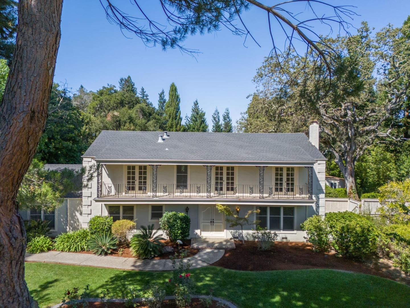 243 Selby LN