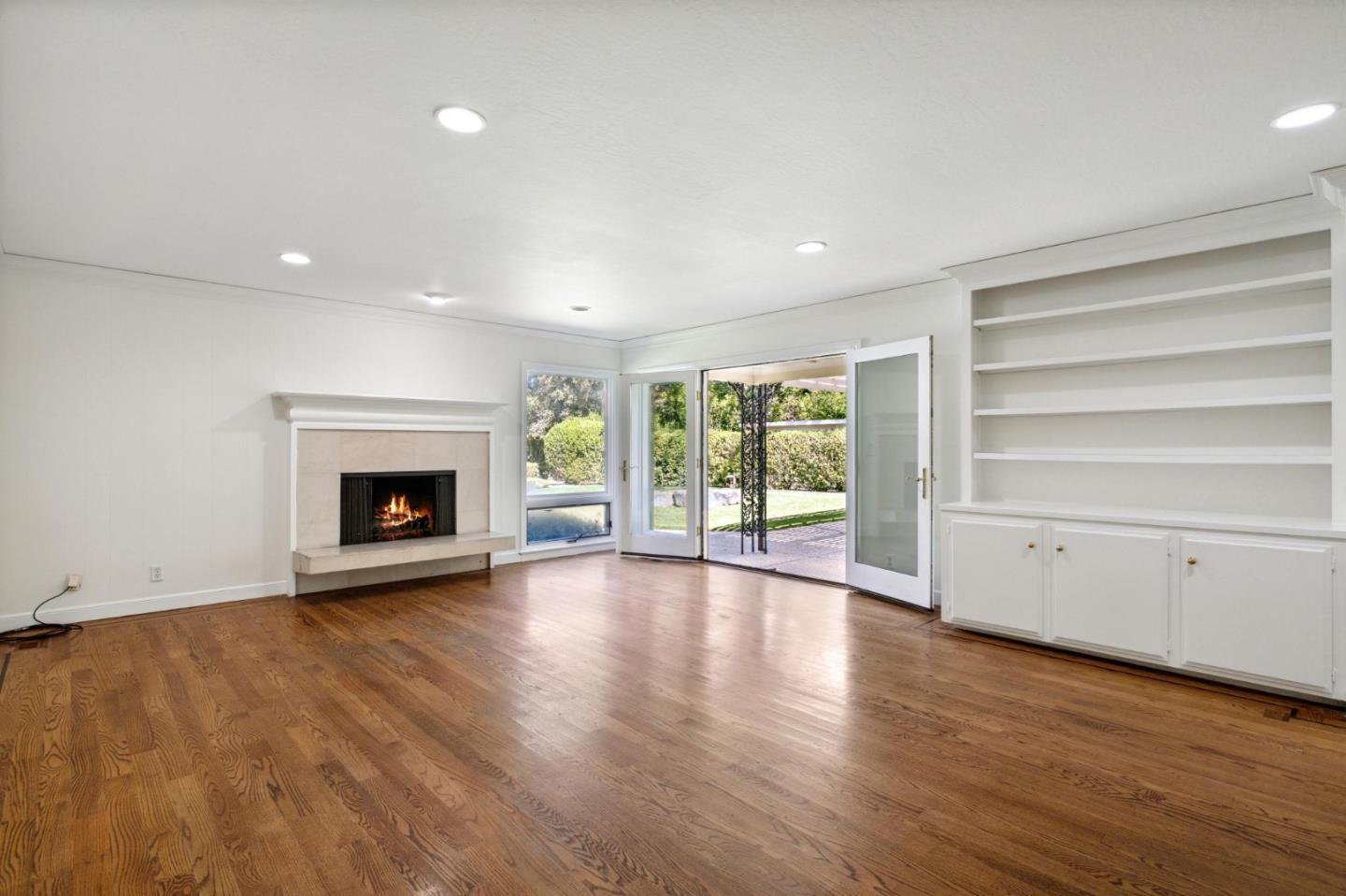 243 Selby LN