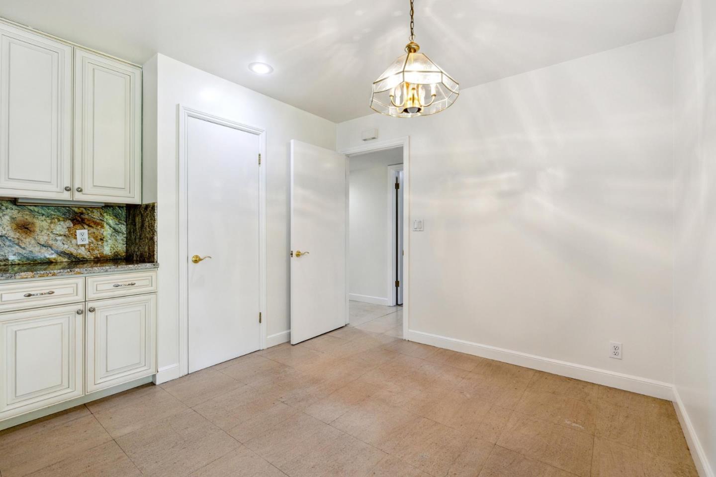243 Selby LN