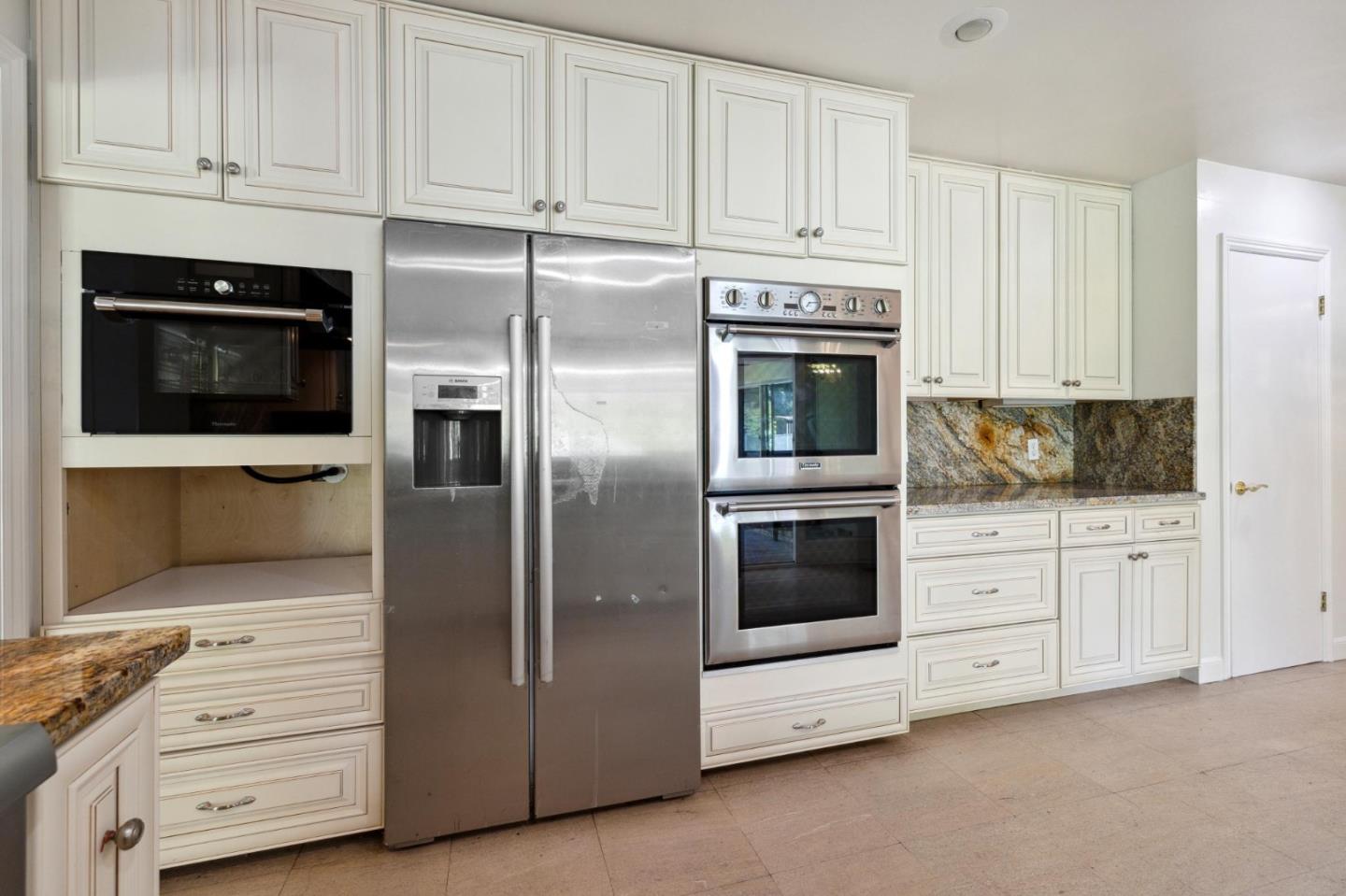 243 Selby LN