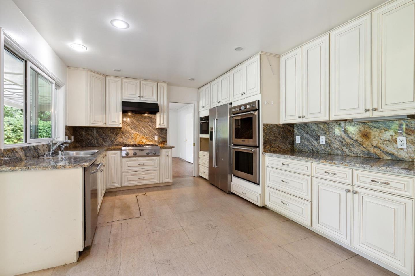 243 Selby LN