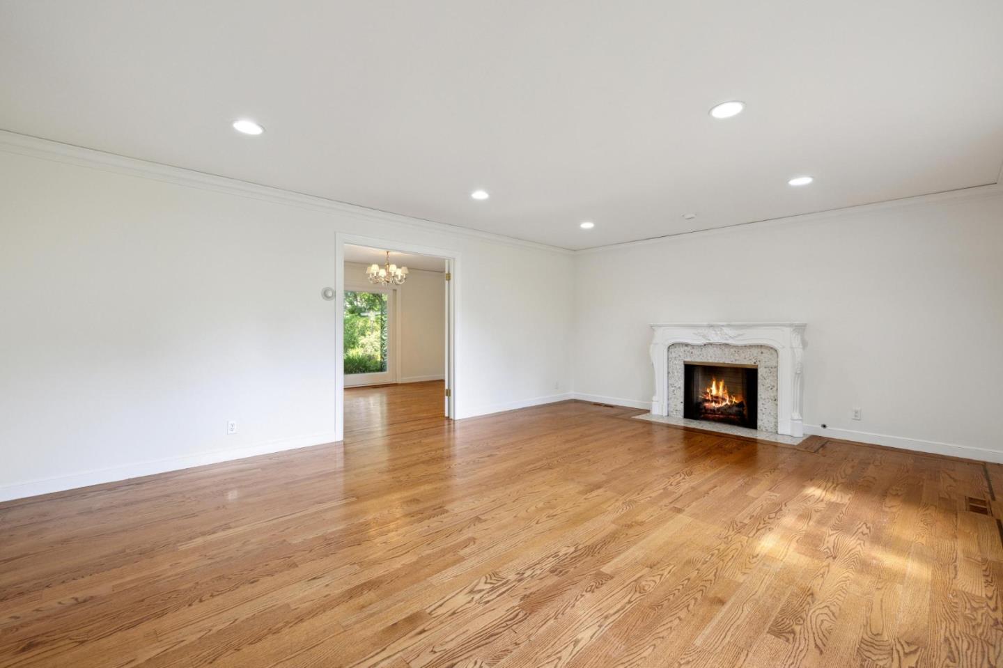 243 Selby LN