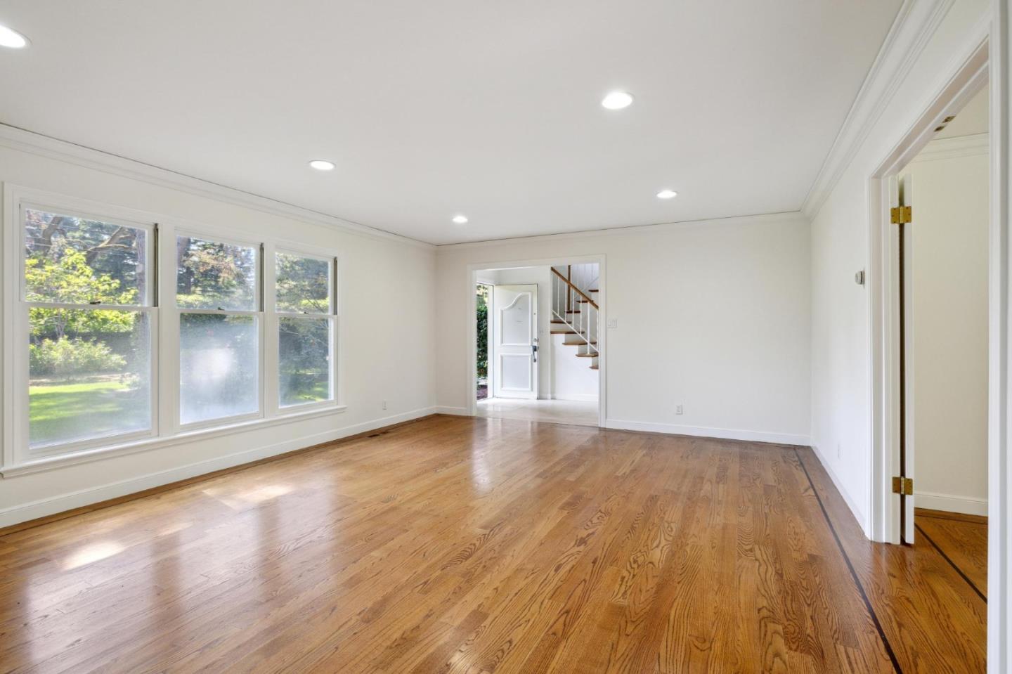 243 Selby LN