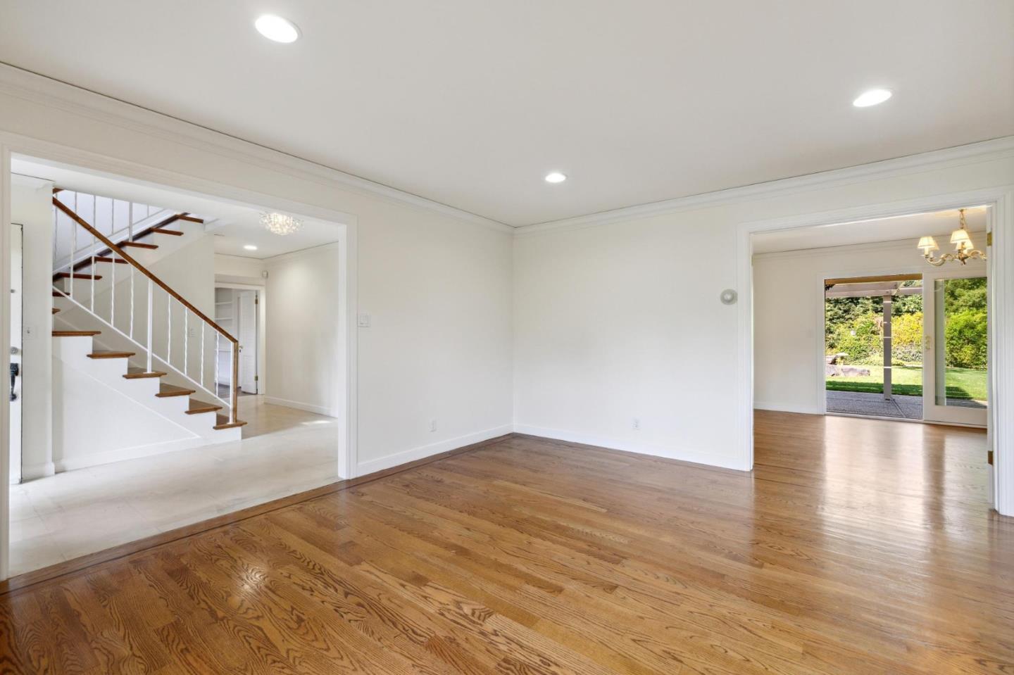 243 Selby LN