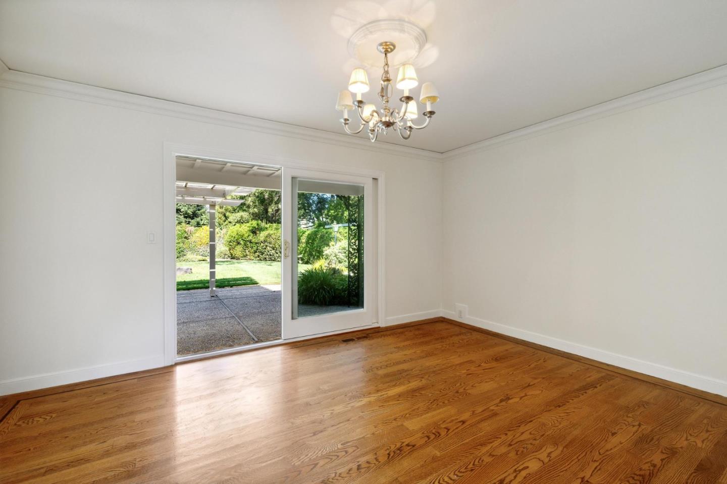 243 Selby LN