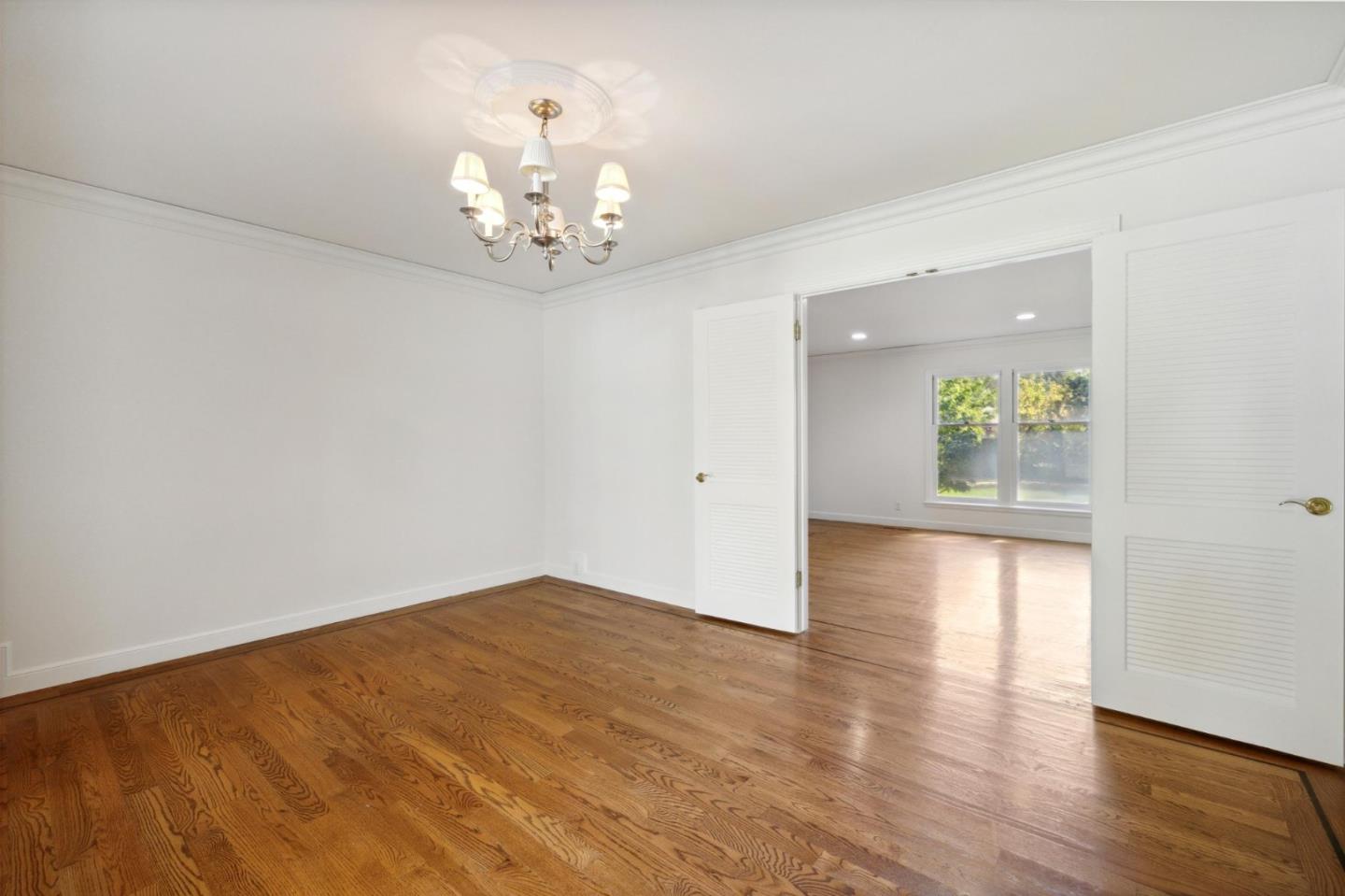 243 Selby LN