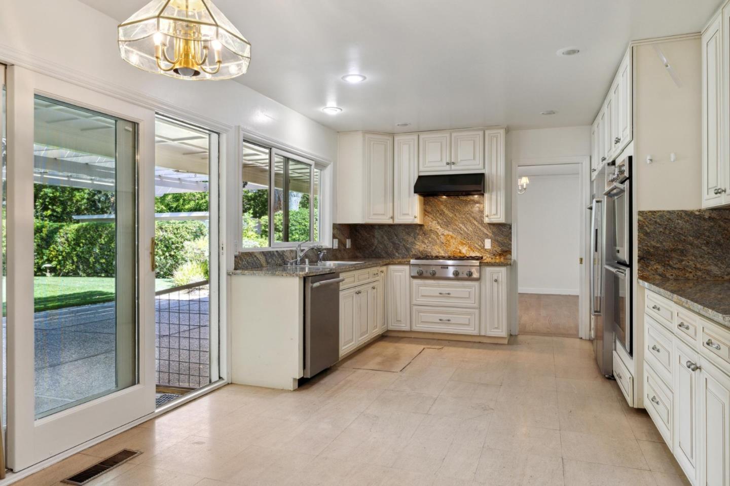243 Selby LN