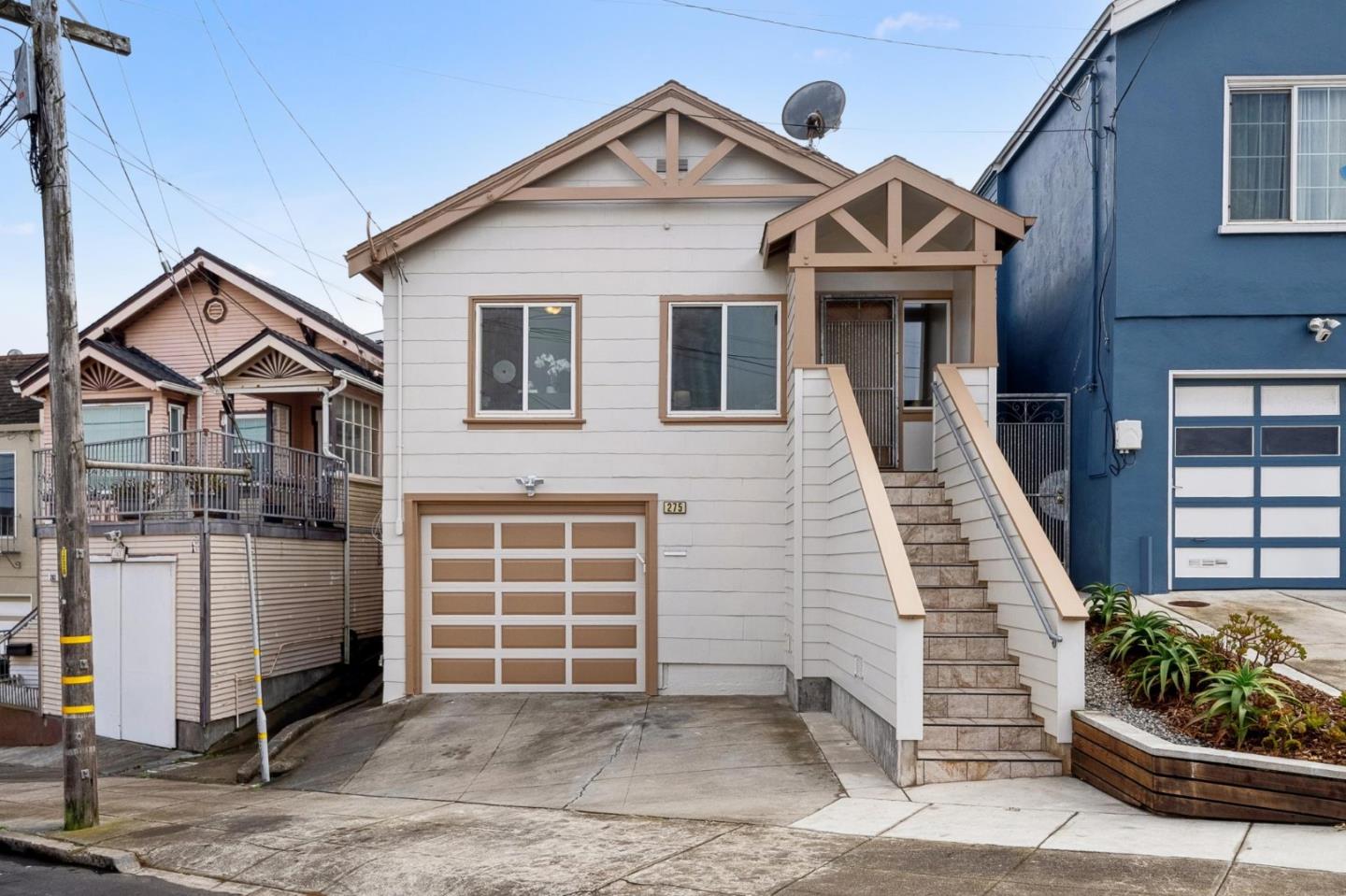 275 Alexander AVE