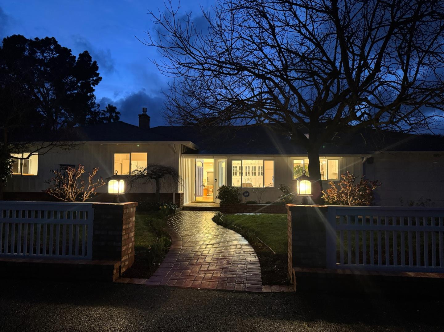 1236 Miraflores WAY
