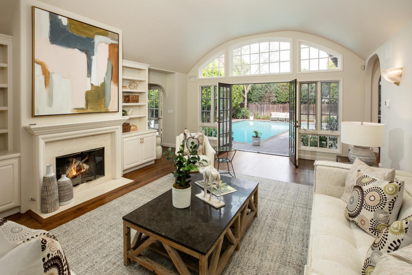 245 Chapin LN