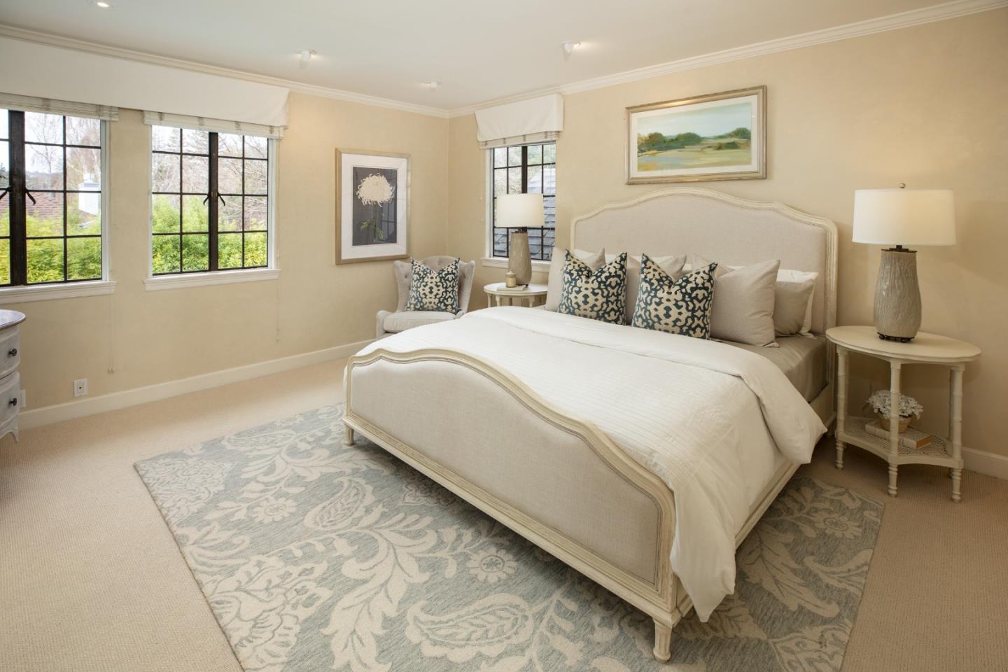245 Chapin LN