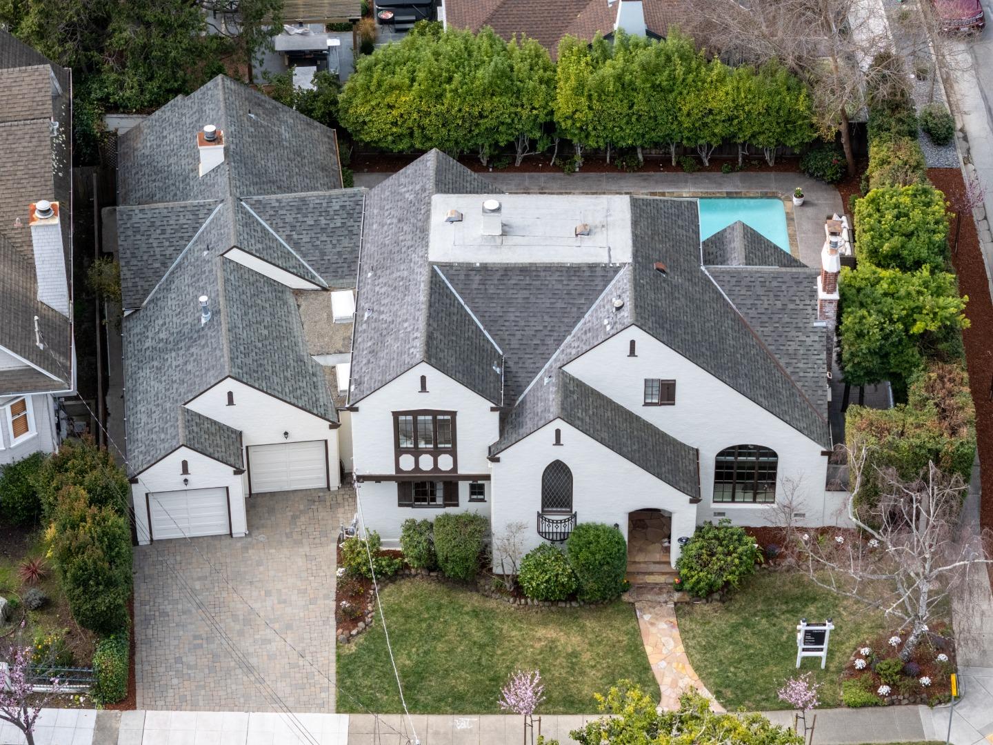 245 Chapin LN