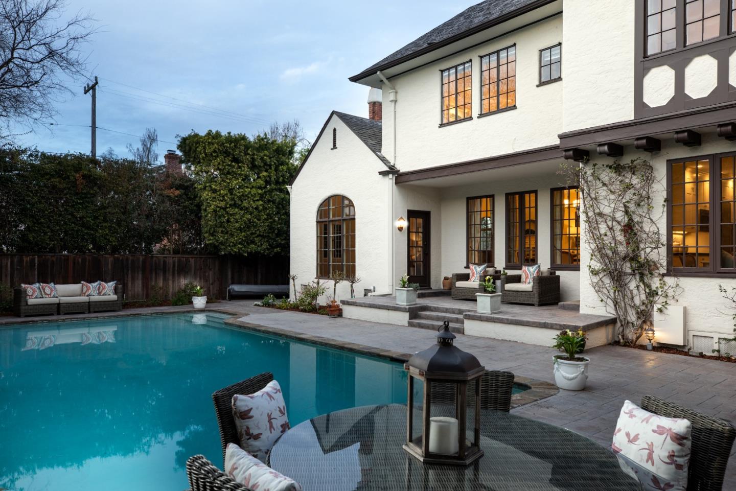 245 Chapin LN