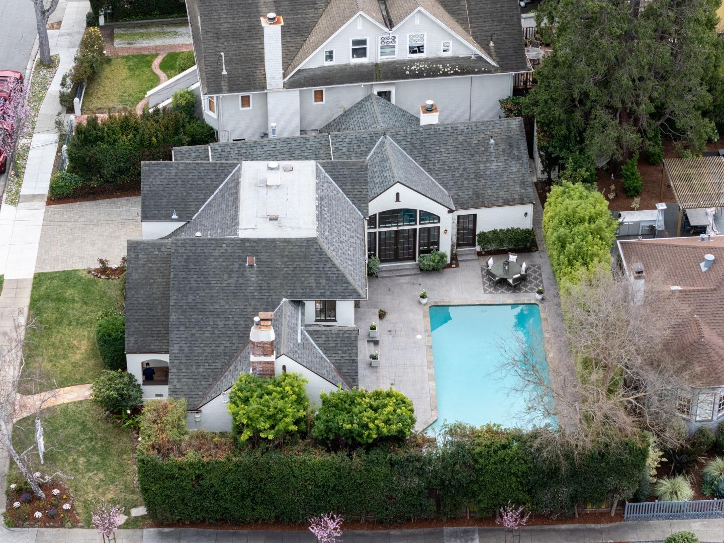 245 Chapin LN