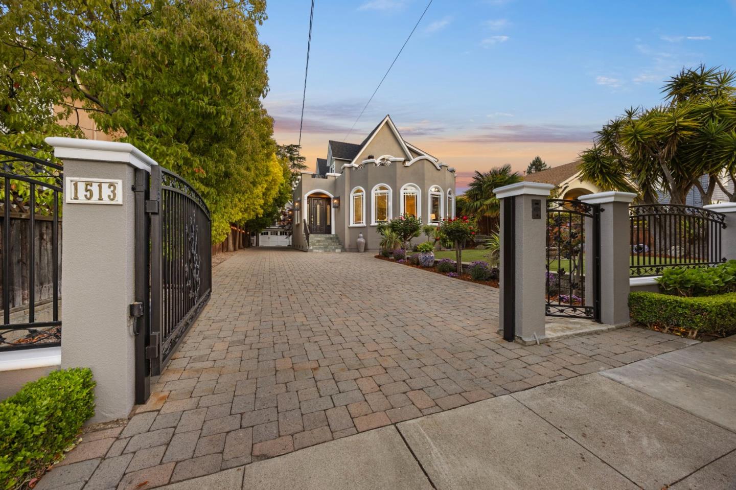 1513 Sanchez AVE
