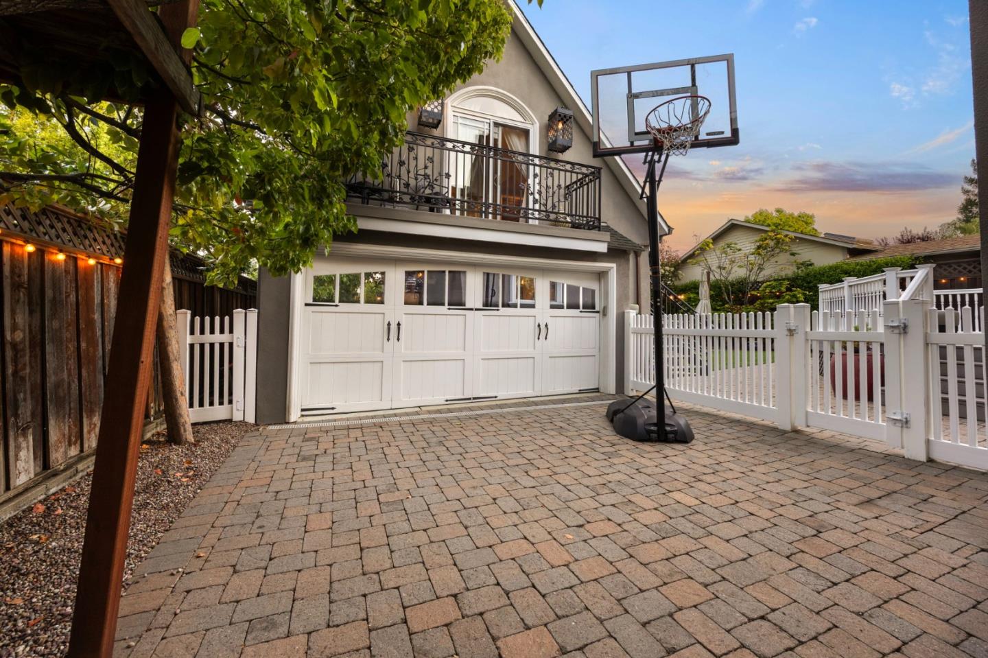 1513 Sanchez AVE
