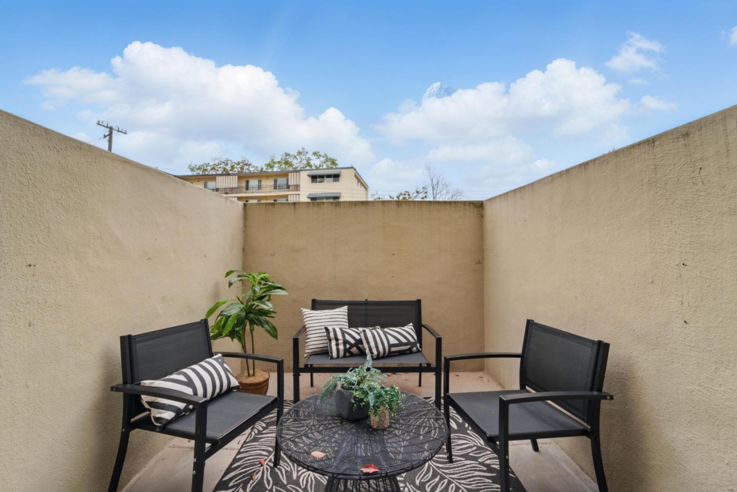 425 N El Camino Real 107