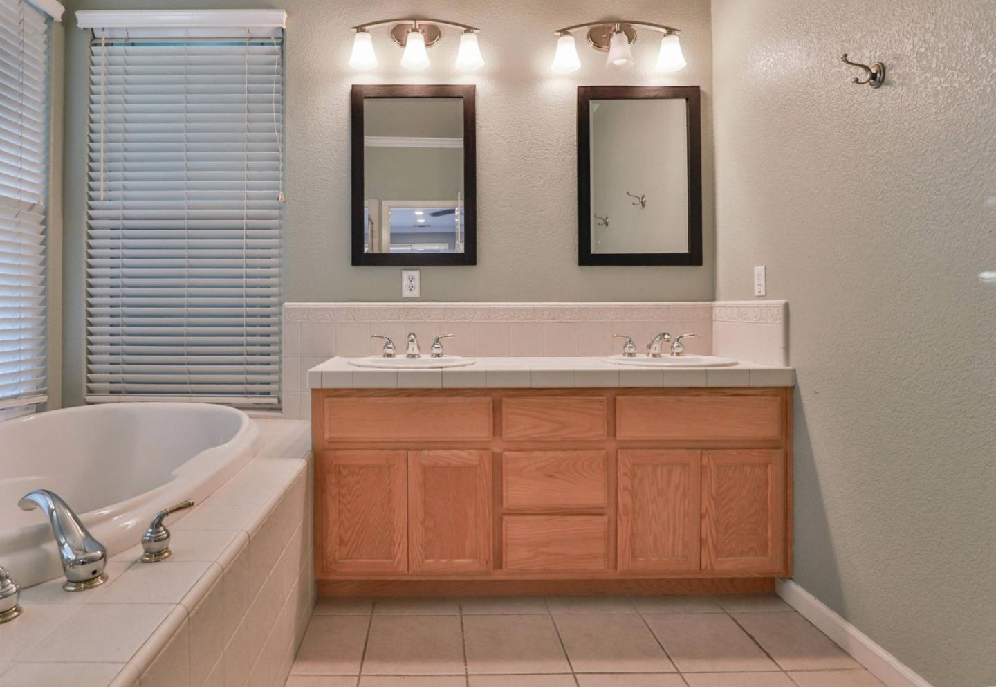 8118 Walnut Fair CIR