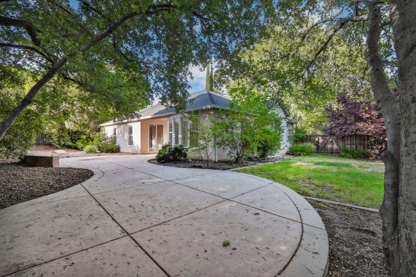 8118 Walnut Fair CIR