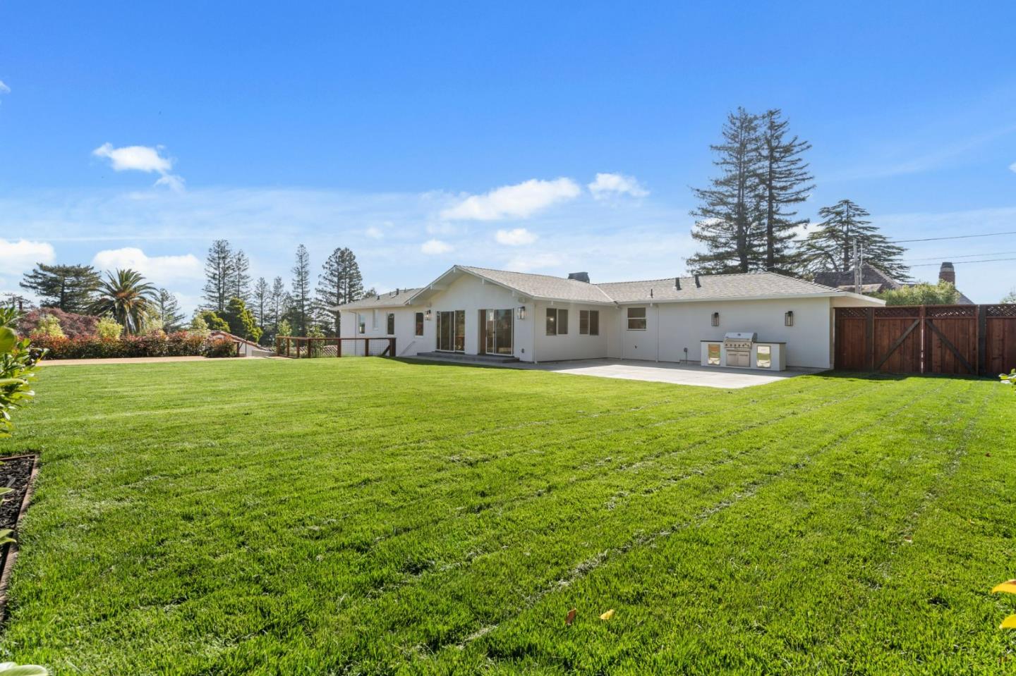 1024 La Cuesta RD