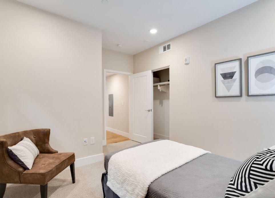 400 Mariners Island BLVD 215