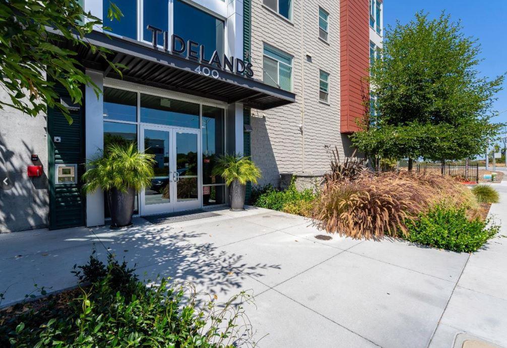 400 Mariners Island BLVD 215