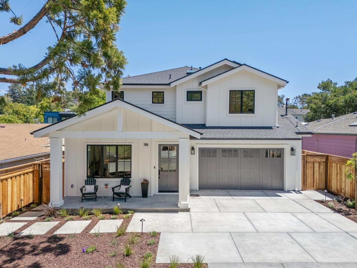 749 Tamarack AVE