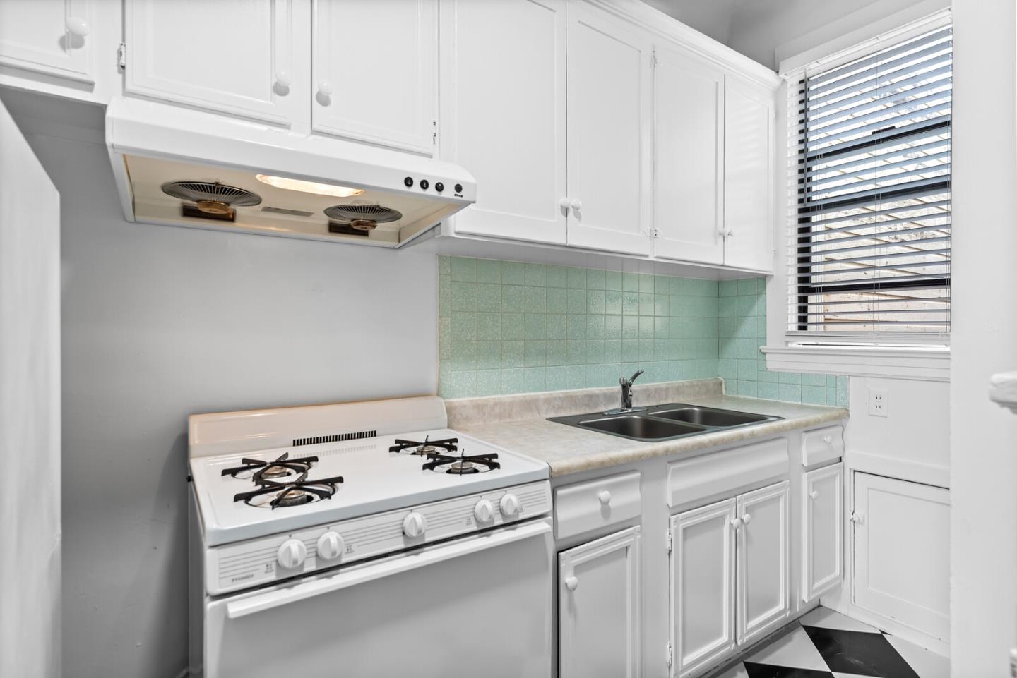751-753 8th AVE