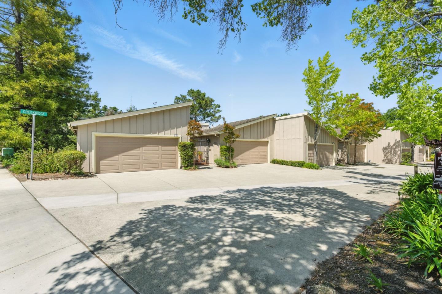 1 Creekridge CT