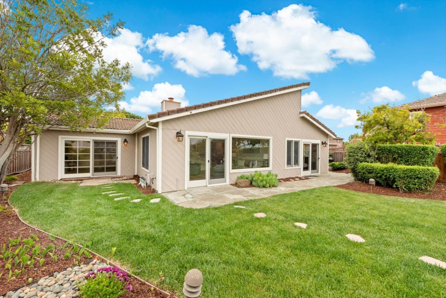 609 Santa Catalina LN