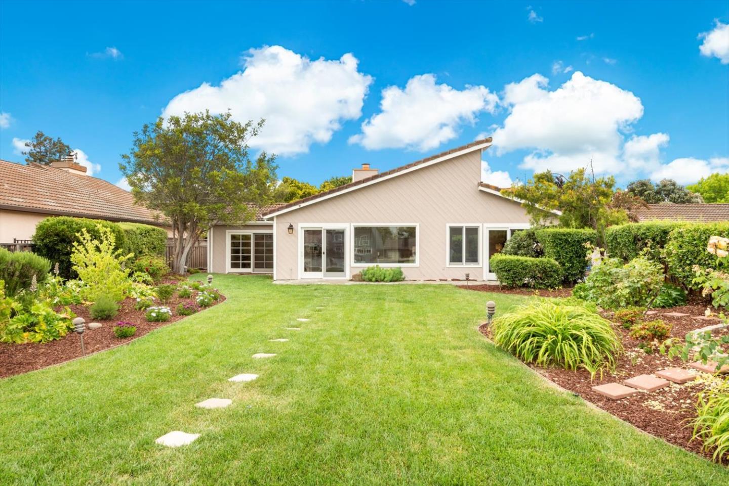 609 Santa Catalina LN