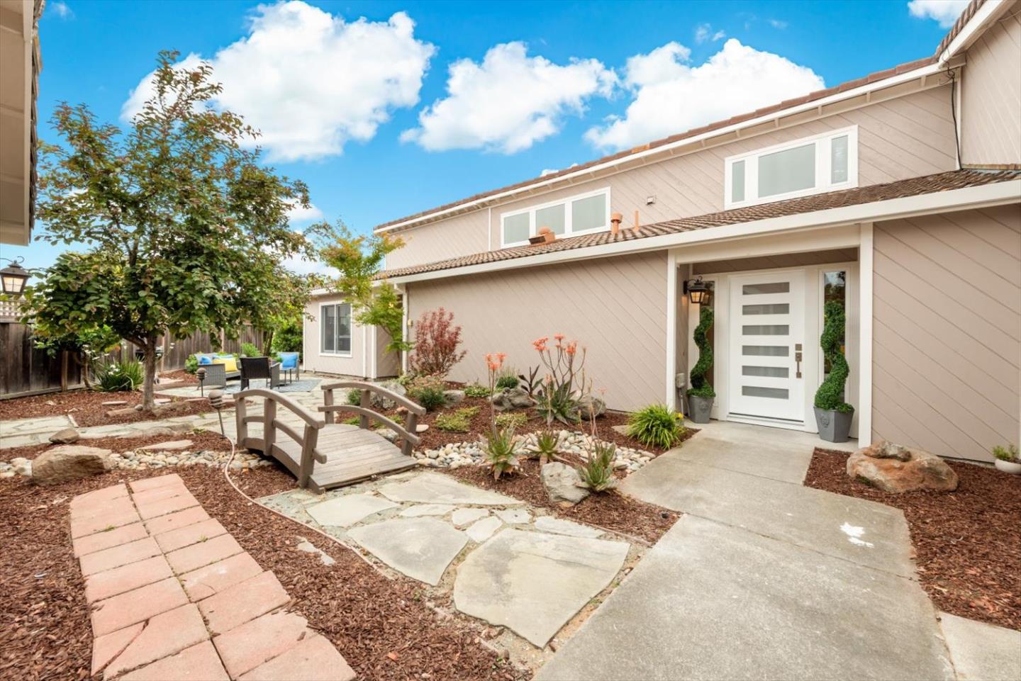 609 Santa Catalina LN