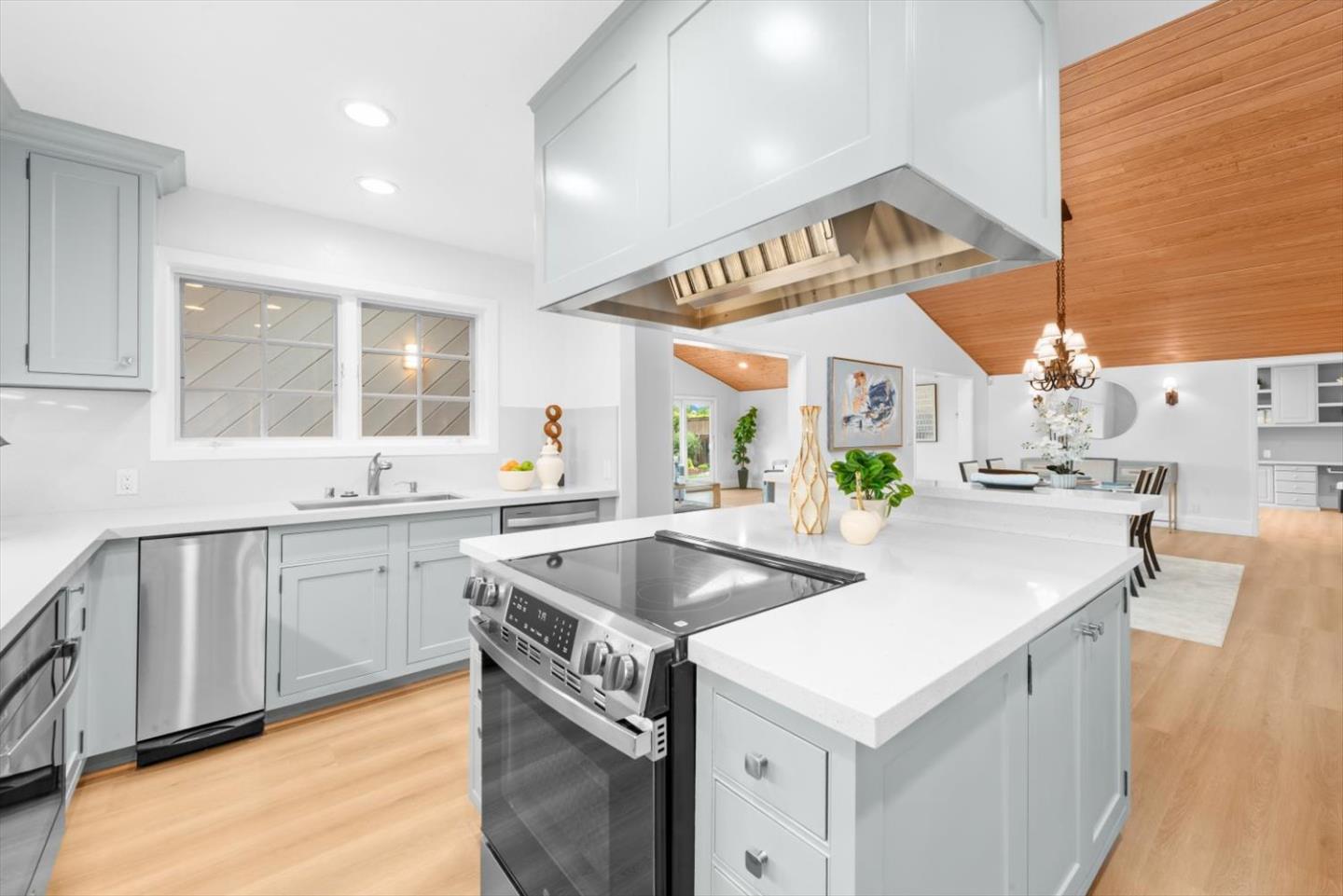 609 Santa Catalina LN