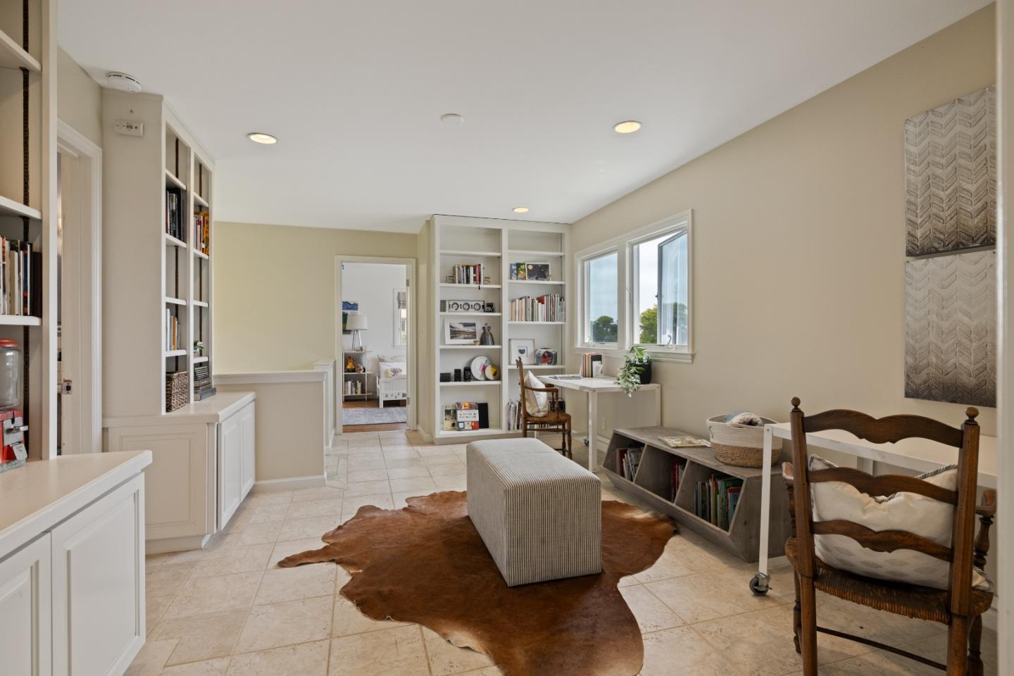 154 Los Robles DR