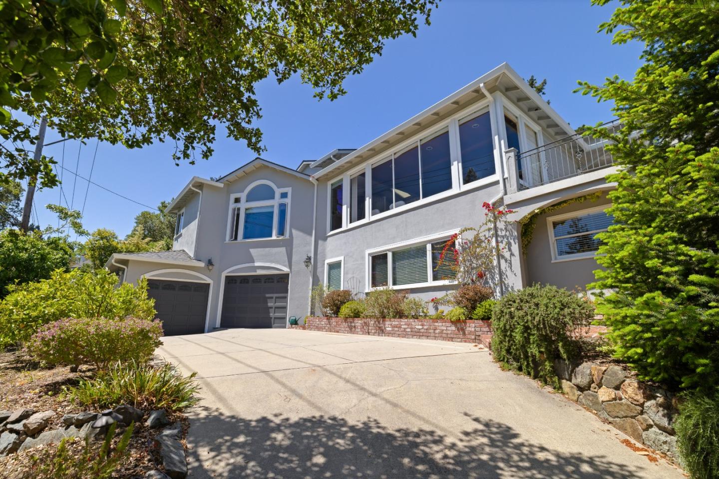 154 Los Robles DR